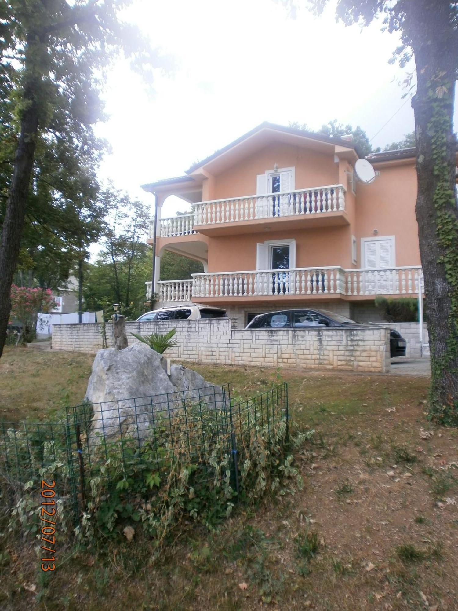 Apartments Viktorija Omisalj Exterior photo